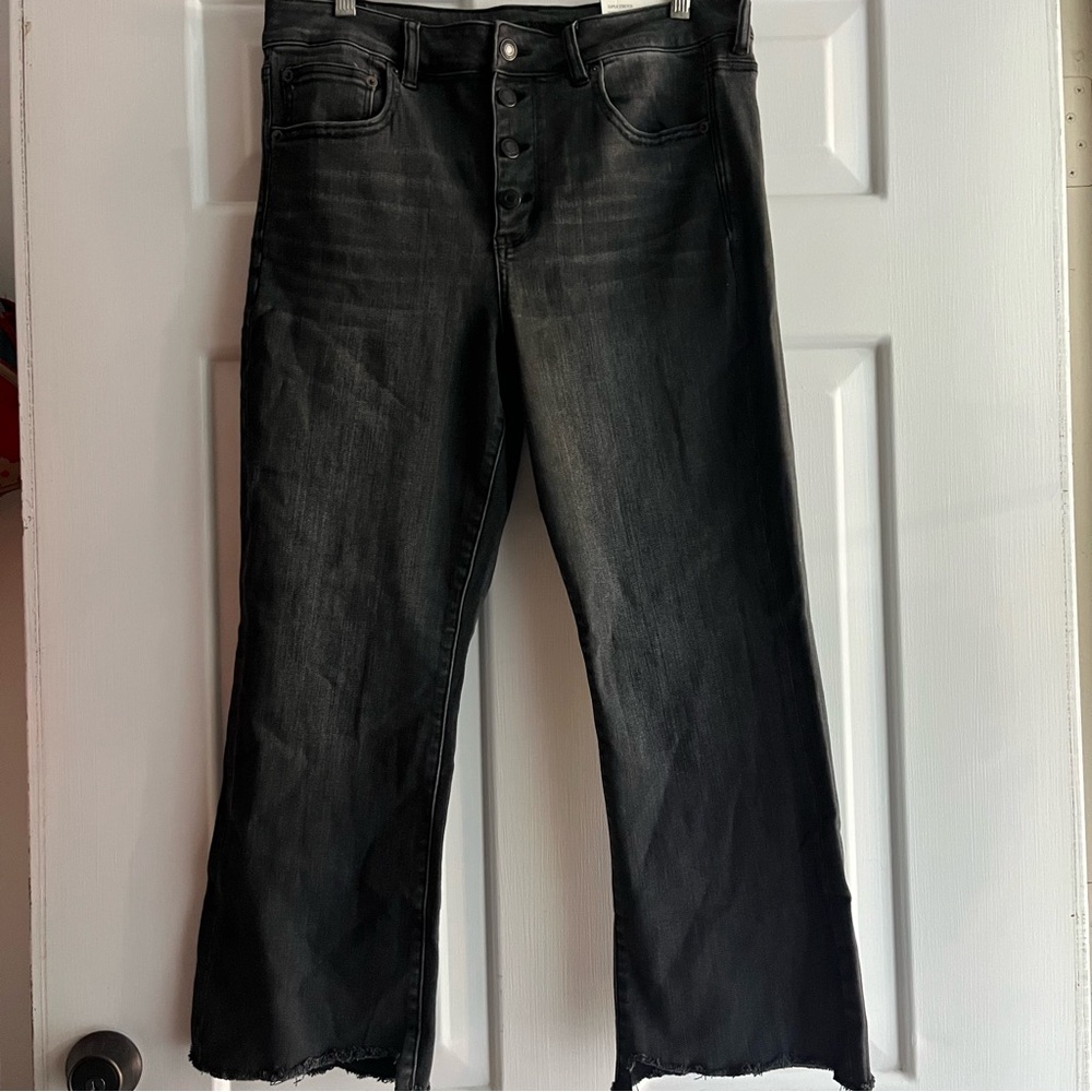 America Eagle High Rise Cropped Flare Jeans in Black size 14 short